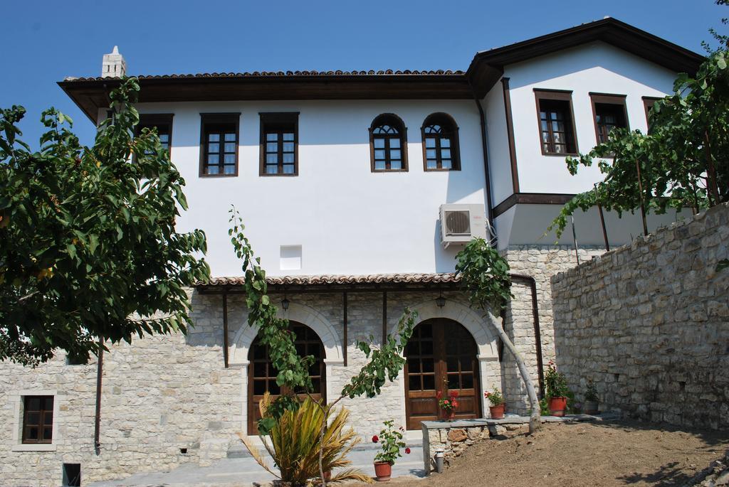 Boutique Hotel Muzaka Berat Bagian luar foto