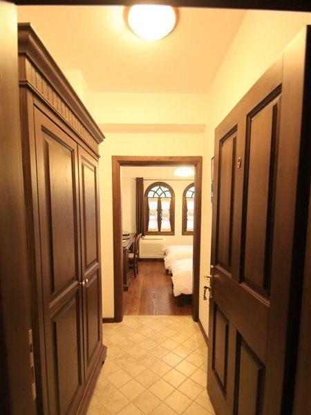 Boutique Hotel Muzaka Berat Bagian luar foto
