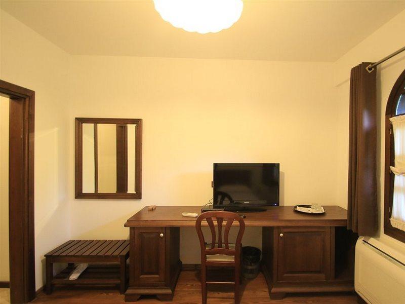 Boutique Hotel Muzaka Berat Bagian luar foto