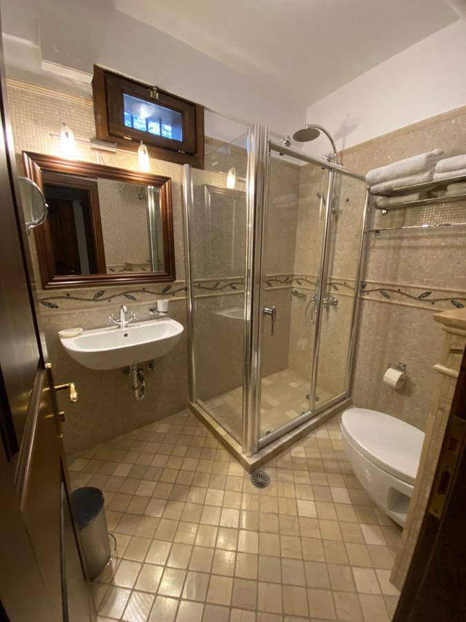 Boutique Hotel Muzaka Berat Bagian luar foto