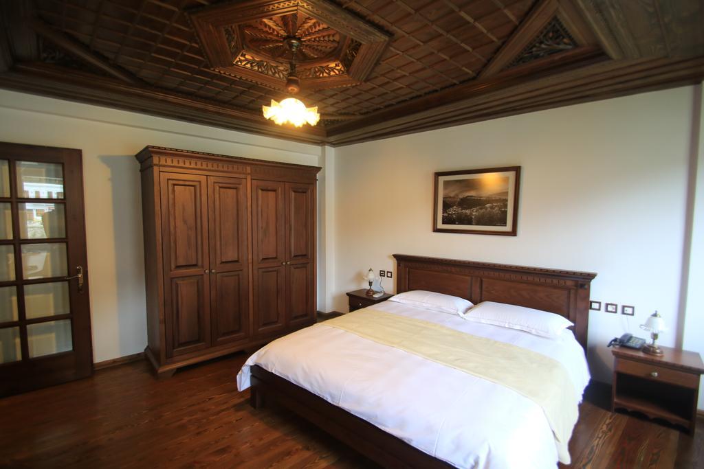 Boutique Hotel Muzaka Berat Bagian luar foto