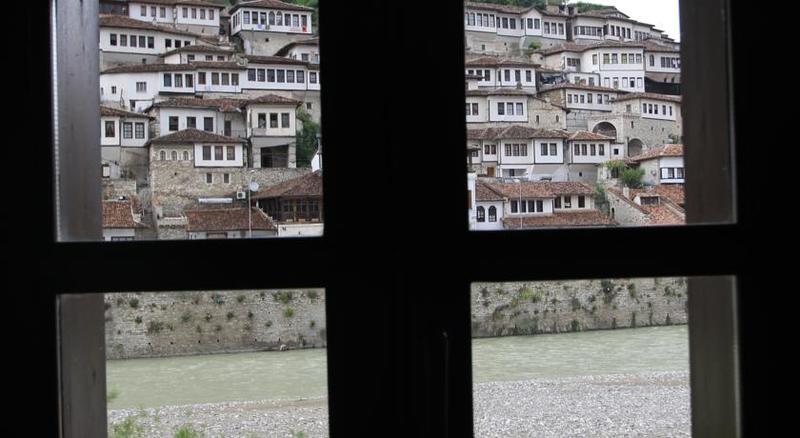 Boutique Hotel Muzaka Berat Bagian luar foto
